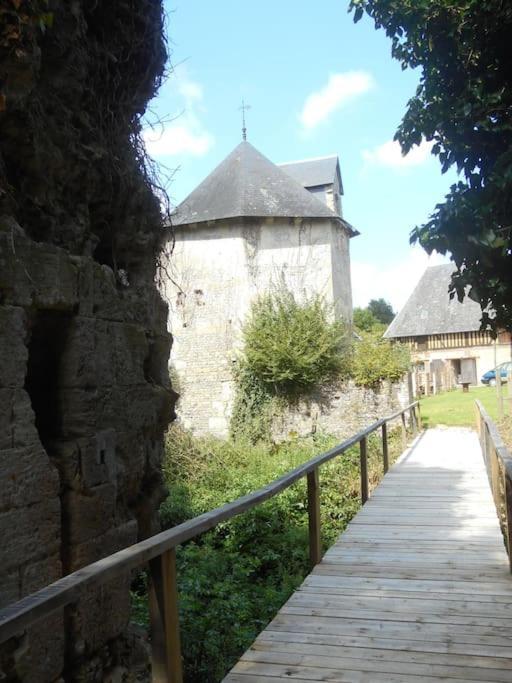 La Ferme Du Chateau Fauguernon 外观 照片