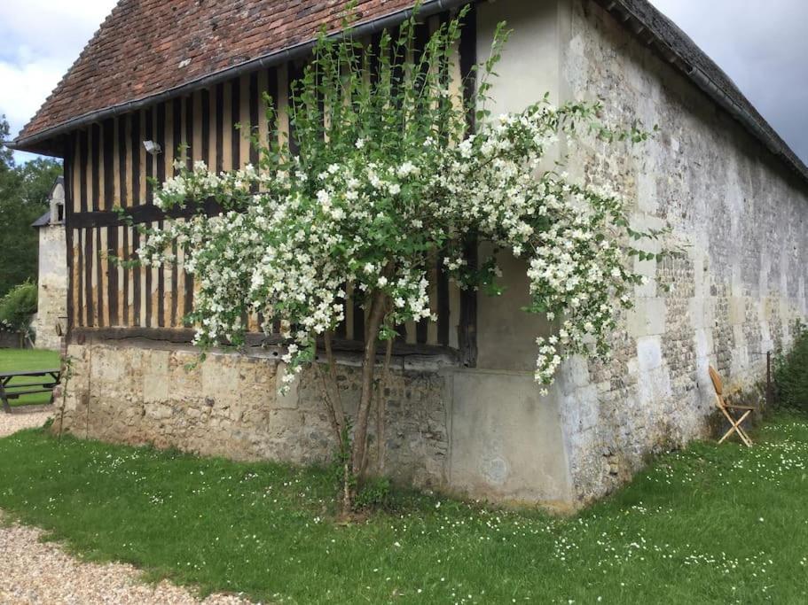 La Ferme Du Chateau Fauguernon 外观 照片
